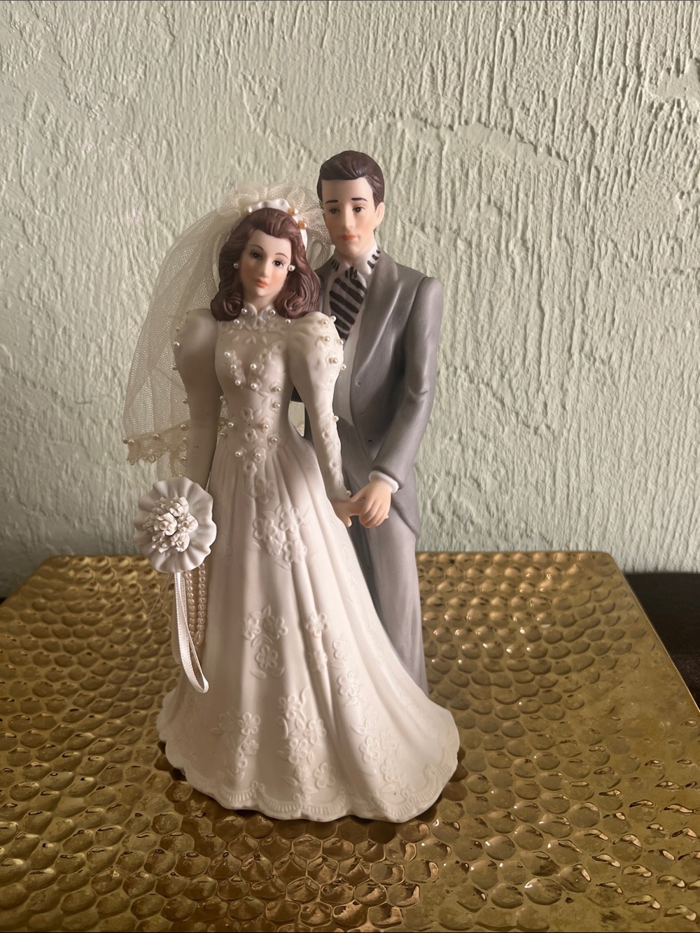 2250”6x10”Musical Classic Bridal Porcelain Decor- White Bride & Gray Groom